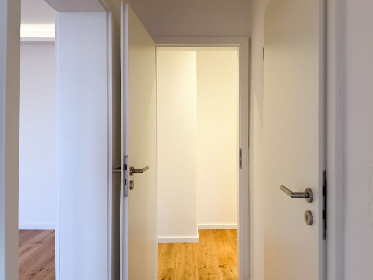 Abstellraum mit Waschmaschinenanschluss