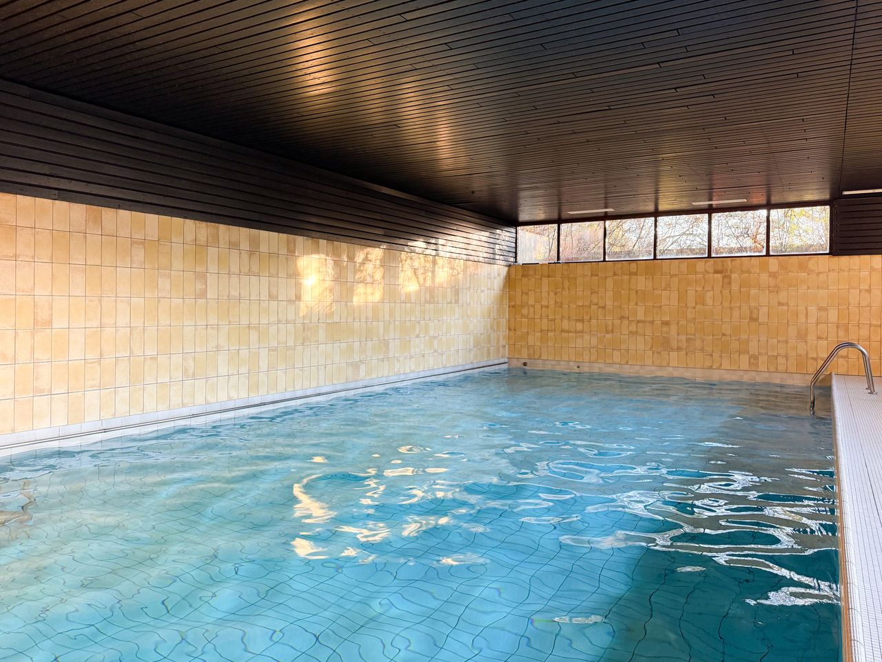 Großzügiges Schwimmbad