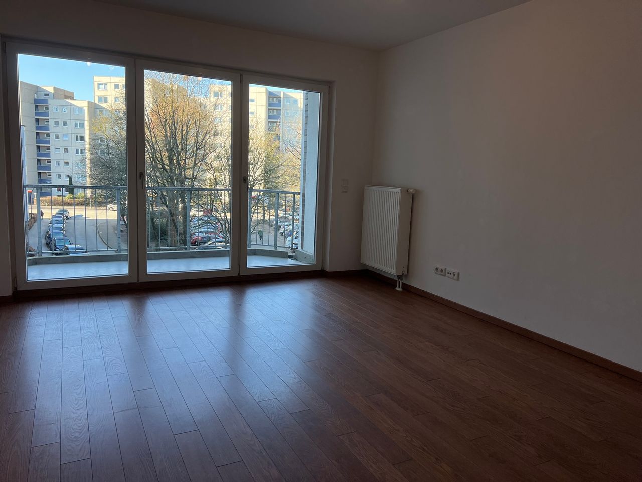 Wohnzimmer mit Balkon