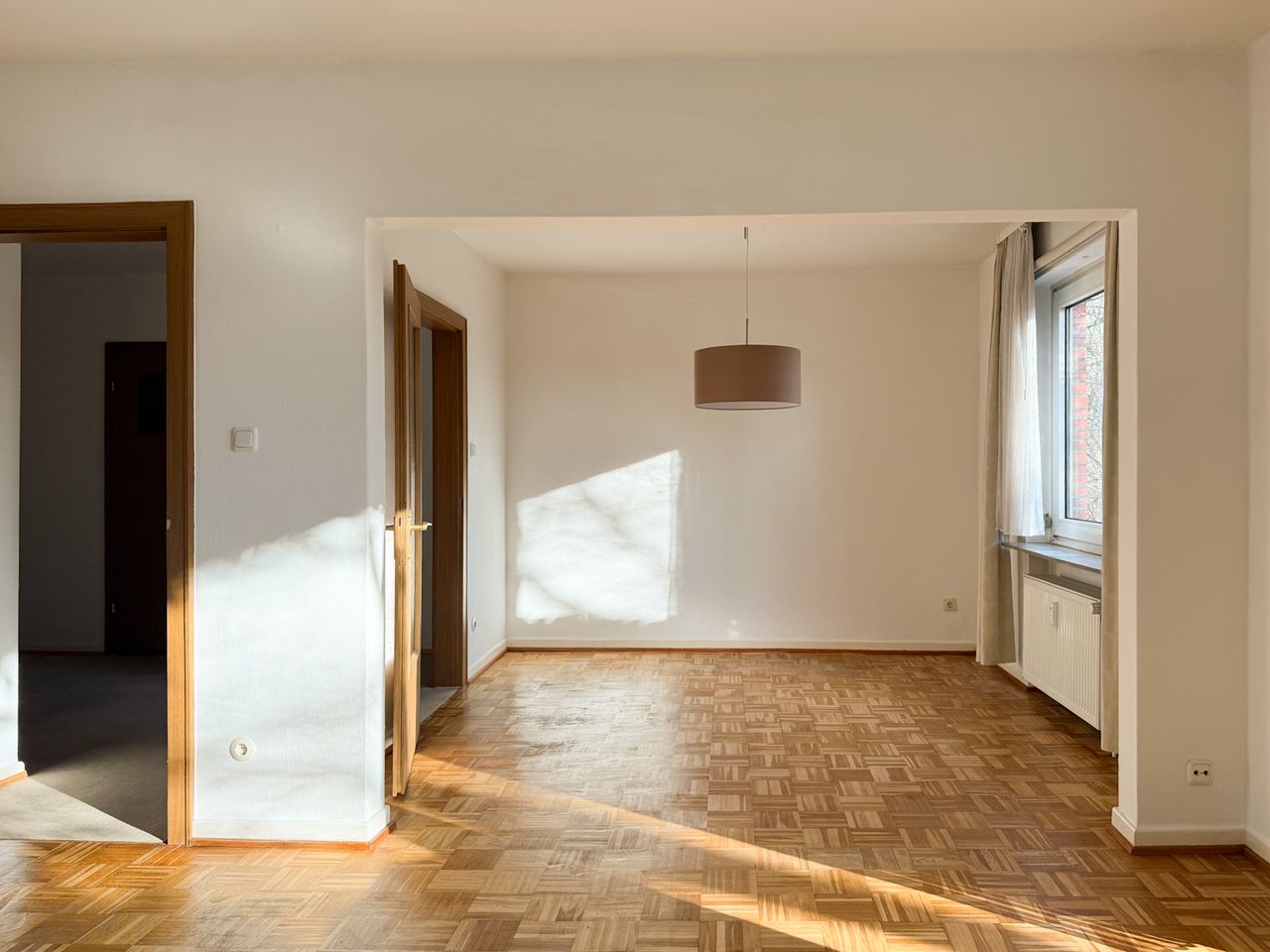 Essbereich mit Zugang zum Flur