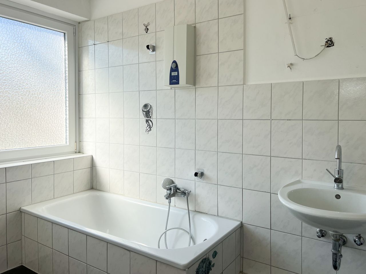 Helles Bad mit Wanne