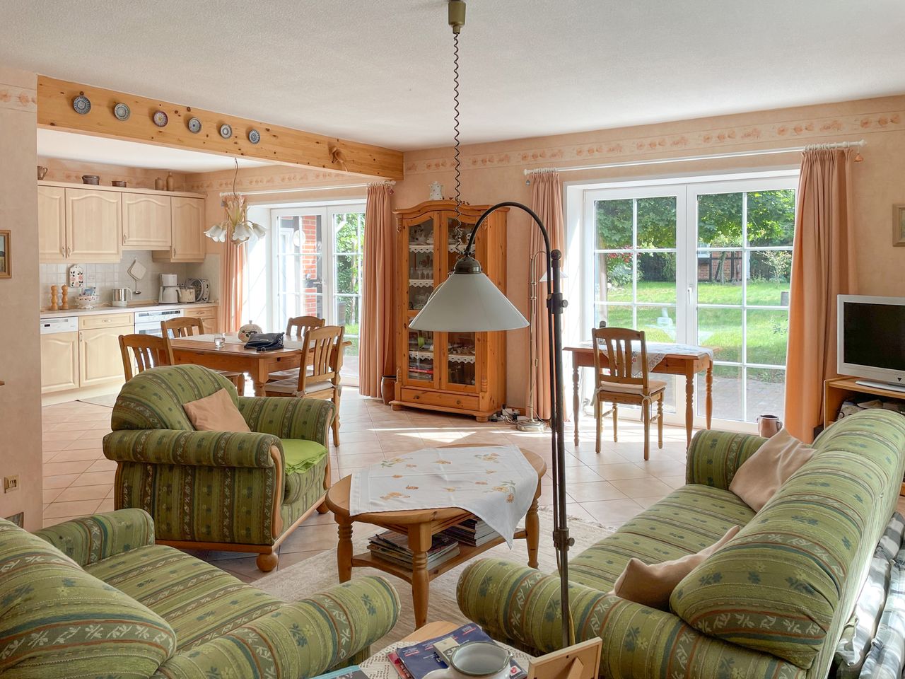 Geräumiges Wohnzimmer