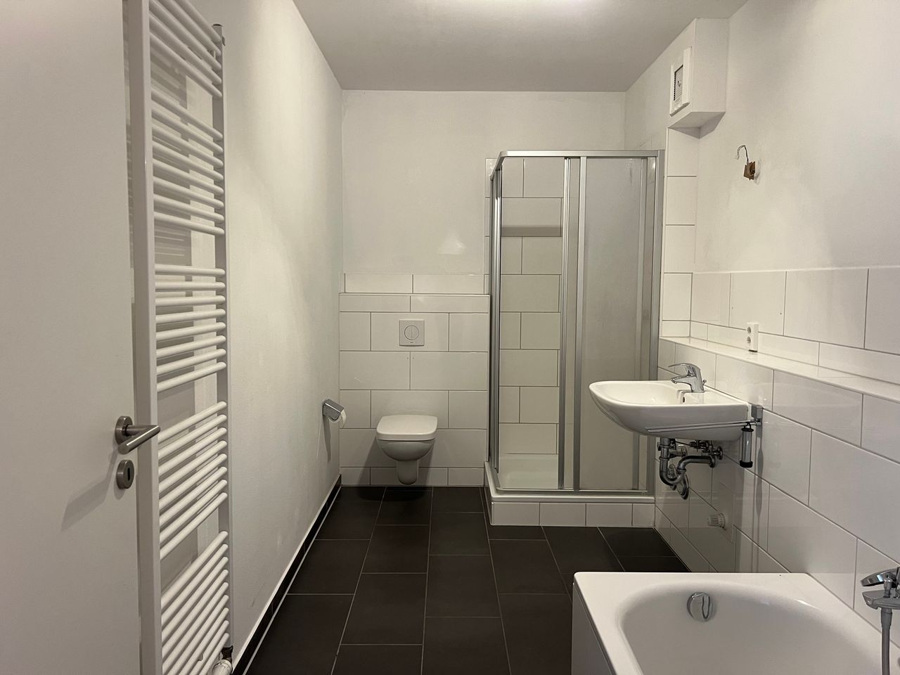 Vollbad mit Wanne und Dusche