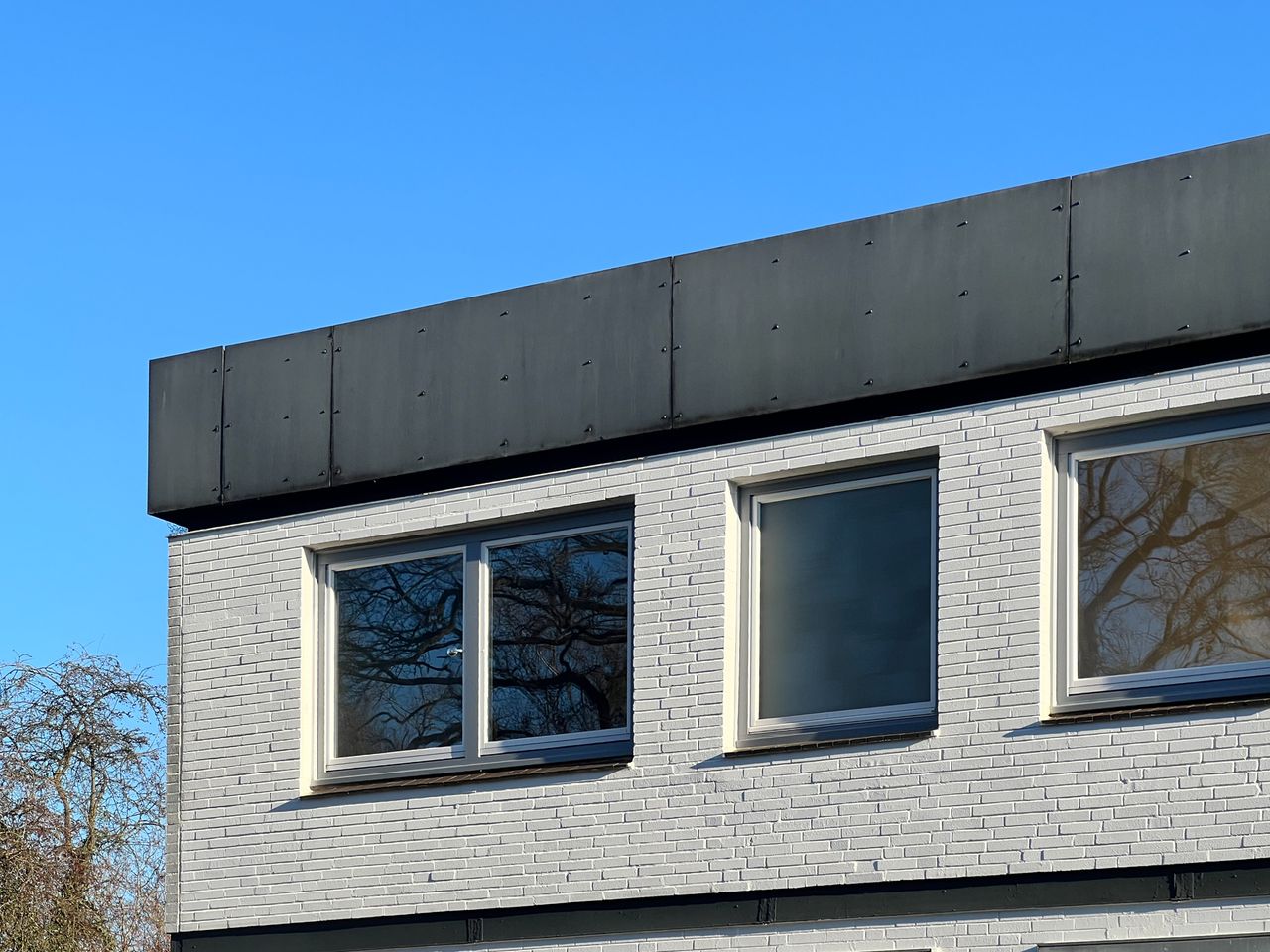 Große helle Fenster